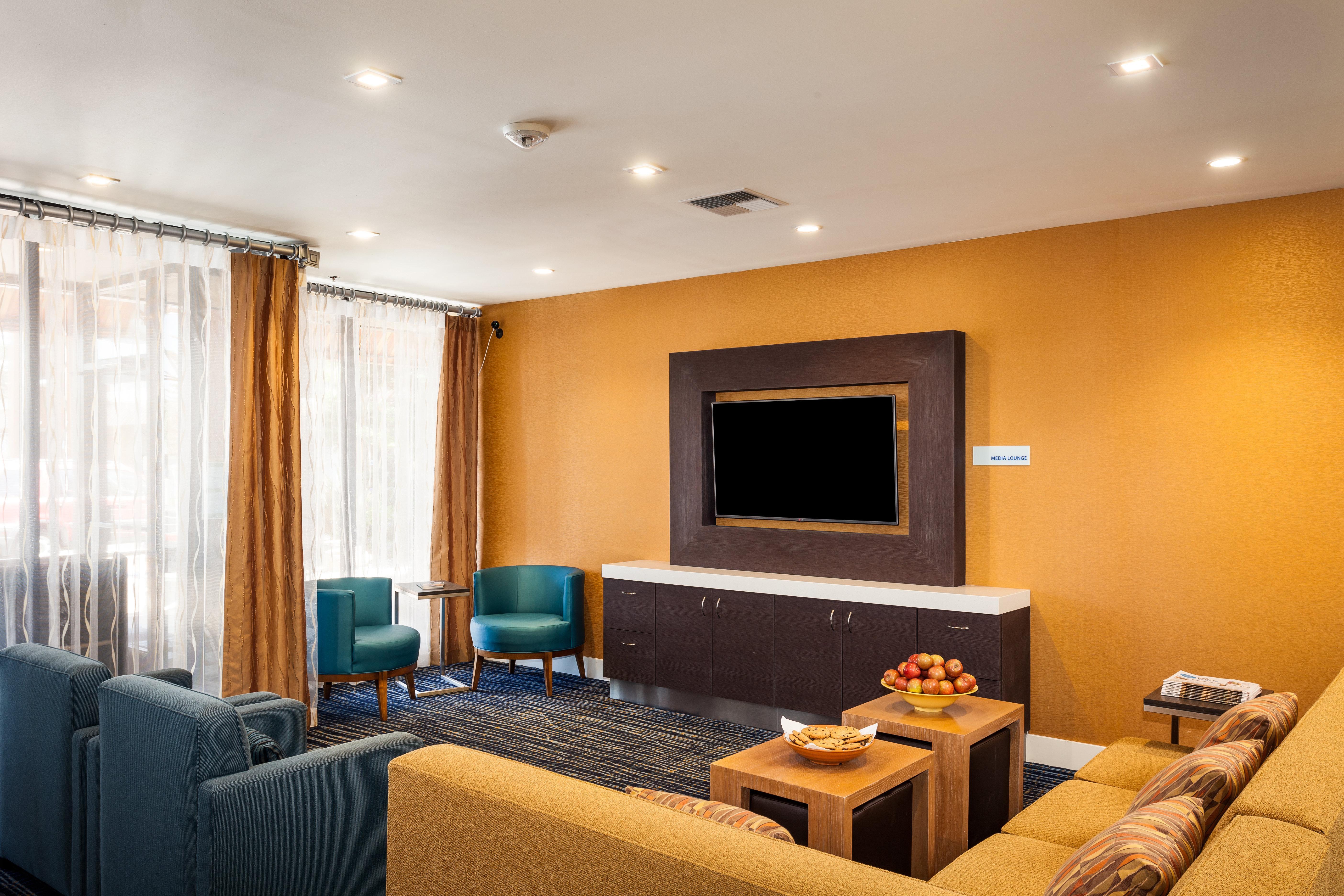Holiday Inn Express At Monterey Bay By Ihg Seaside Dış mekan fotoğraf